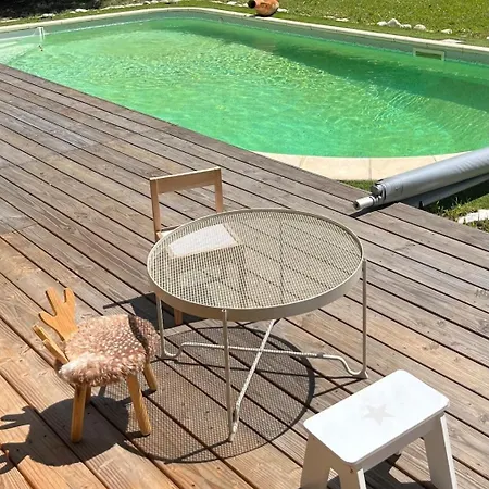Feriehus Comfortable House, Swimming Pool, Drome Ardeche