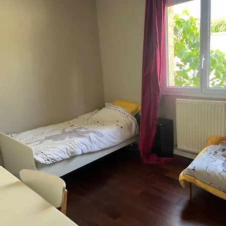 Comfortable House, Swimming Pool, Drome Ardeche בית נופש